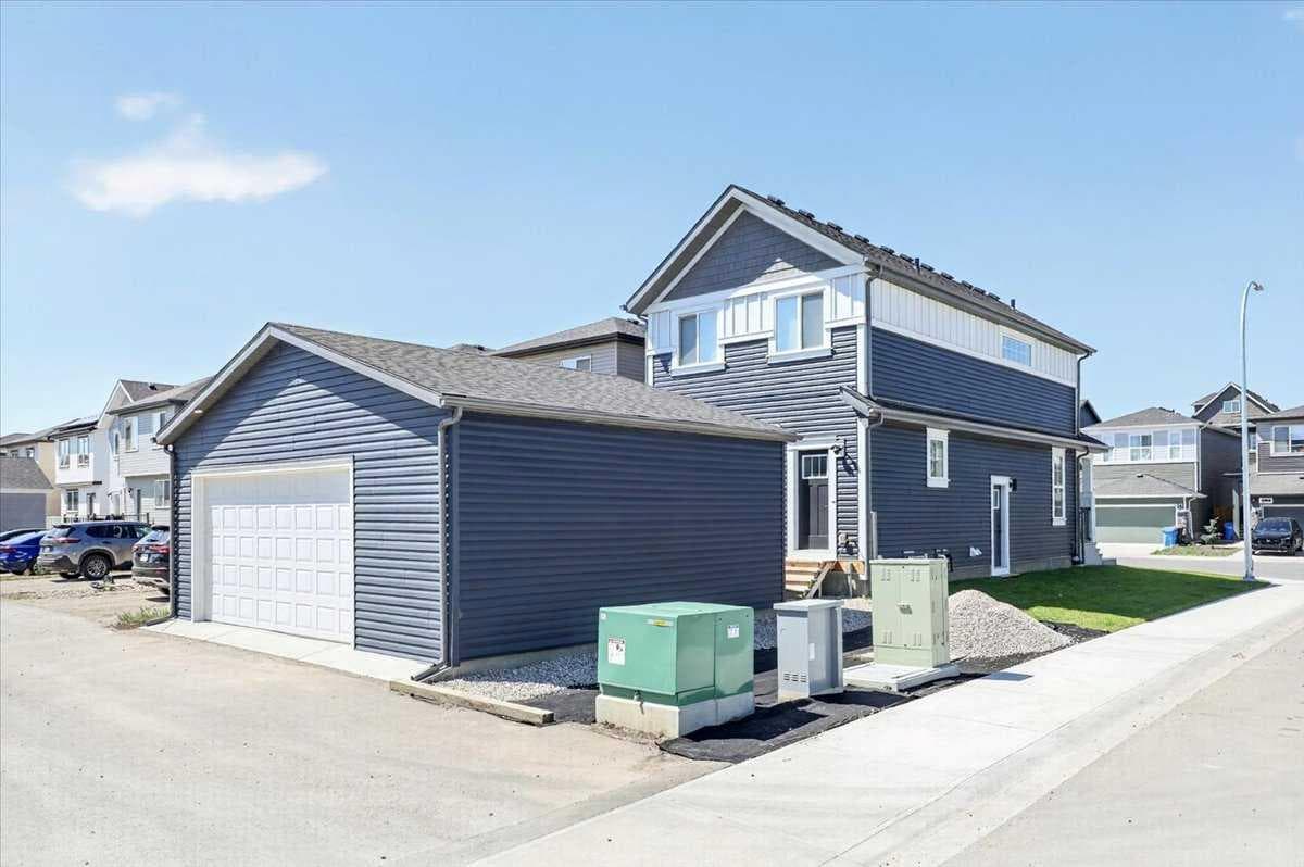 40 Amblefield View NW