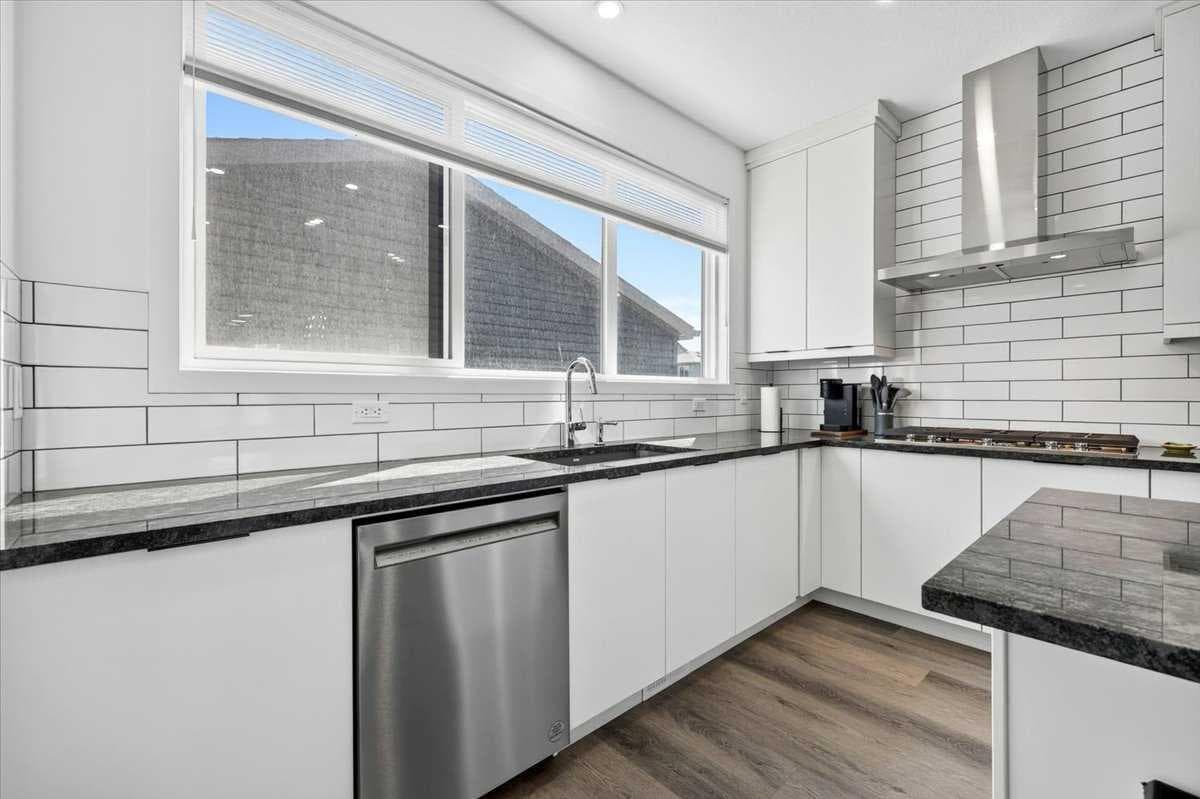 40 Amblefield View NW