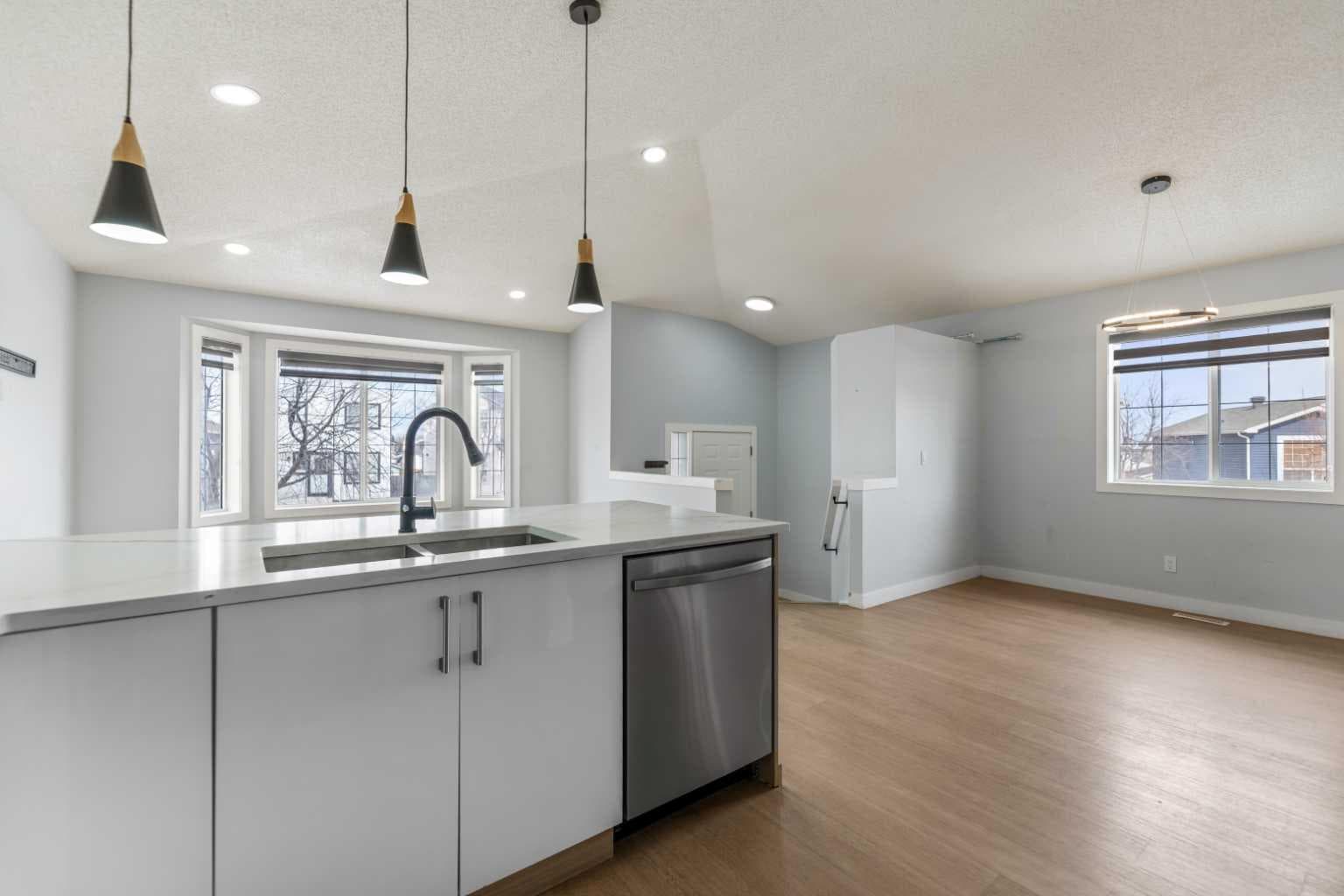 102 Martin Crossing Grove NE