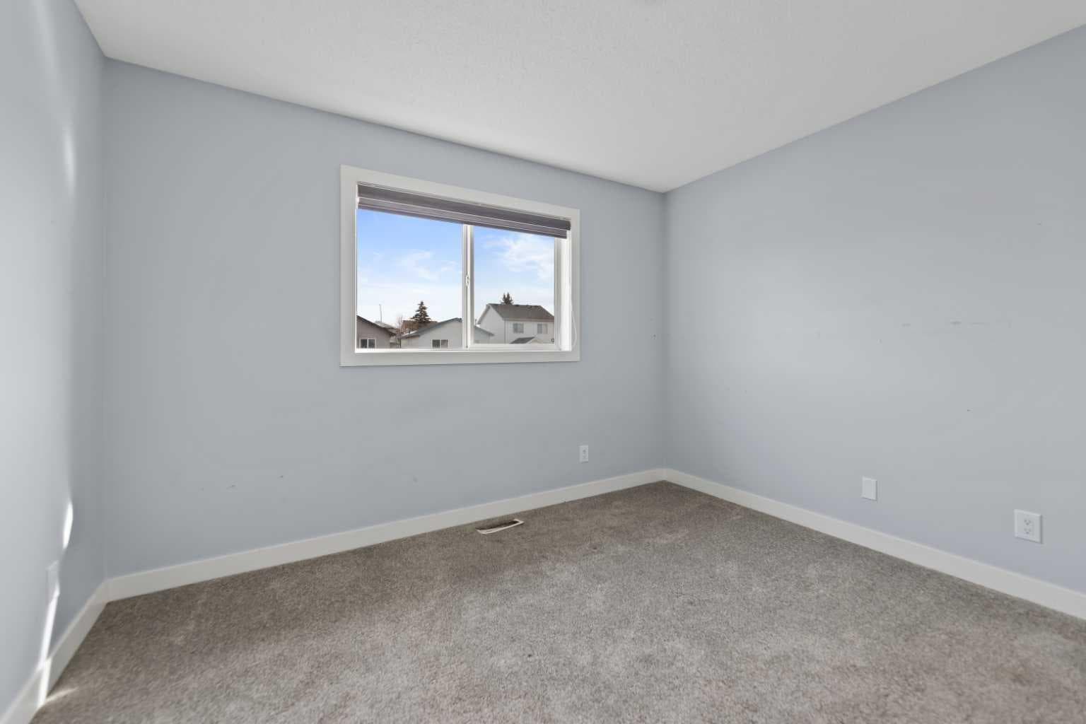 102 Martin Crossing Grove NE