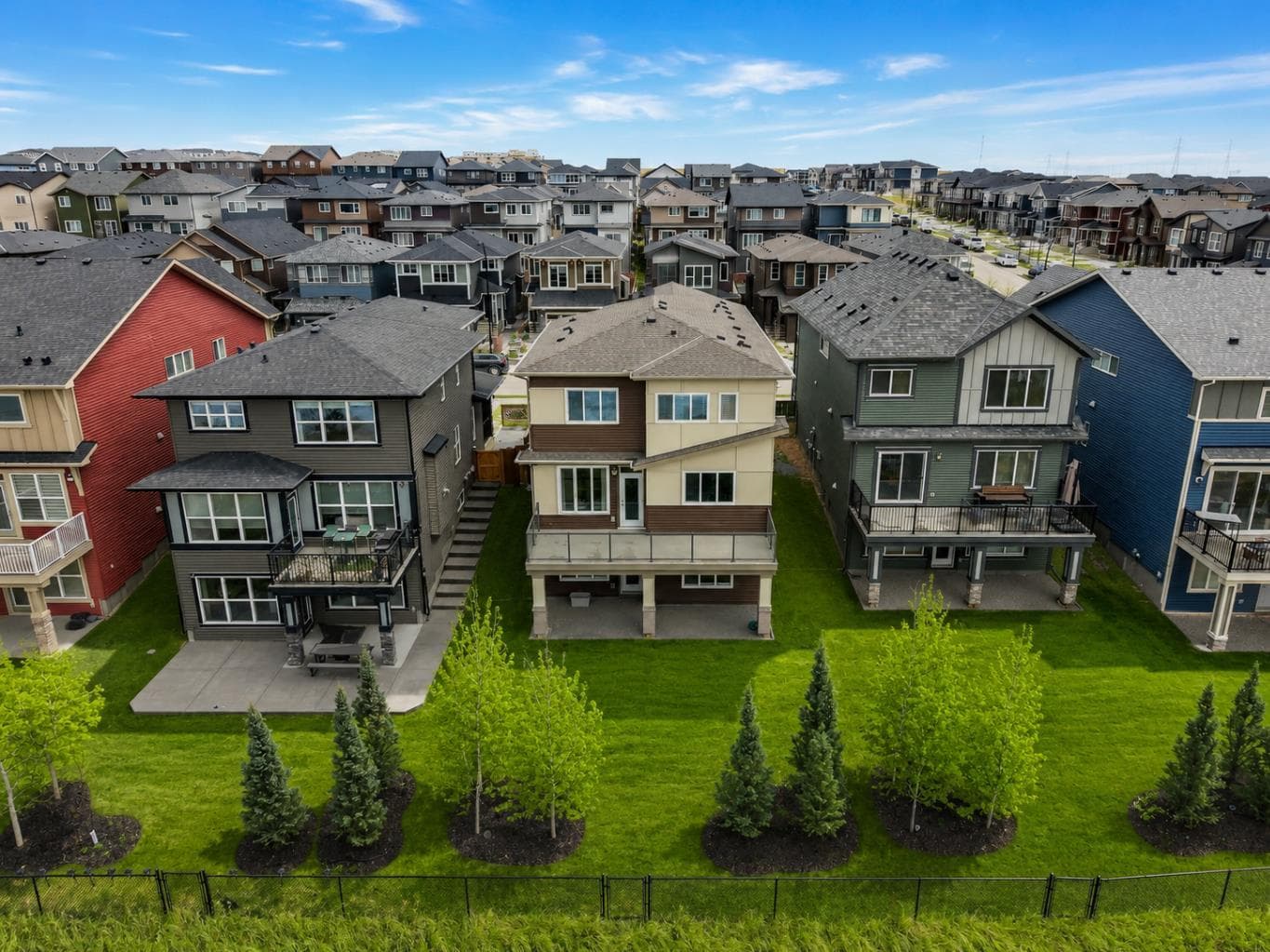 81 Carringvue Manor NW