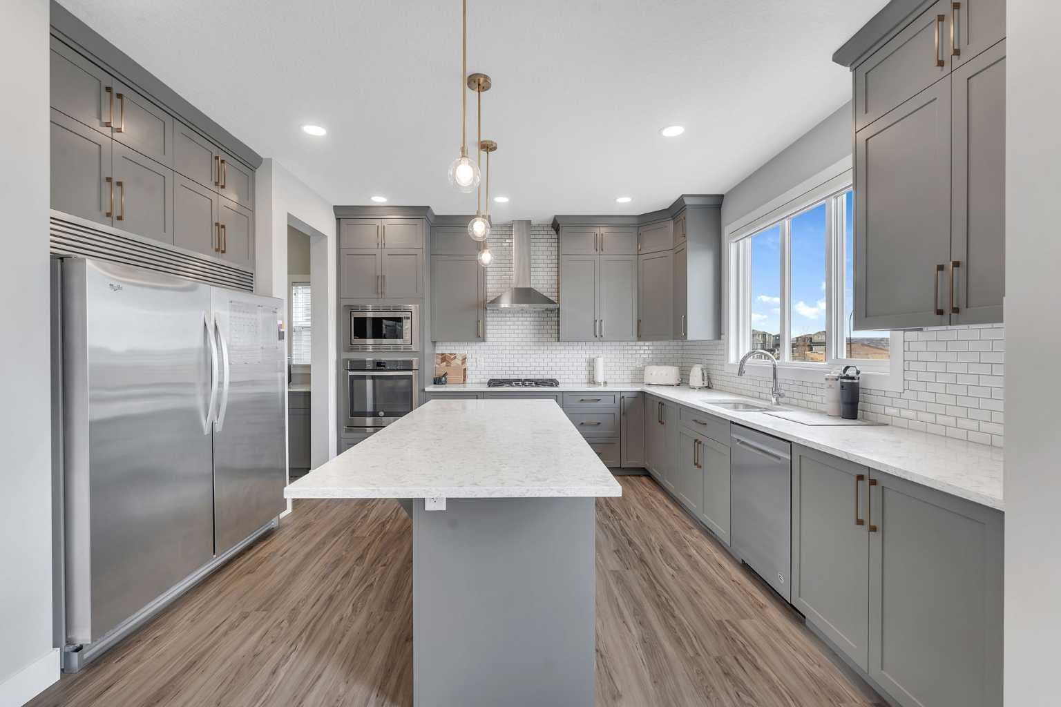 81 Carringvue Manor NW