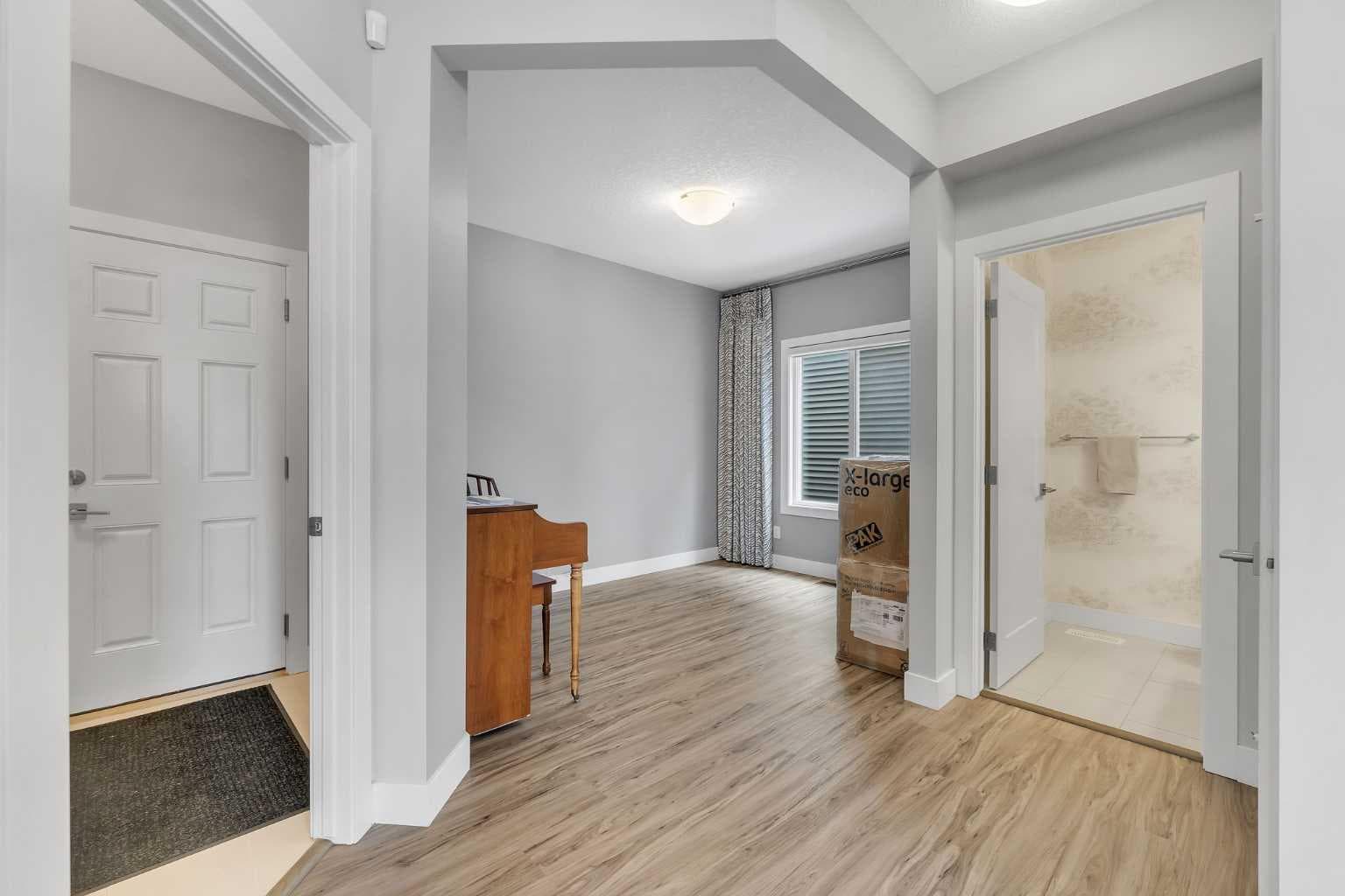 81 Carringvue Manor NW