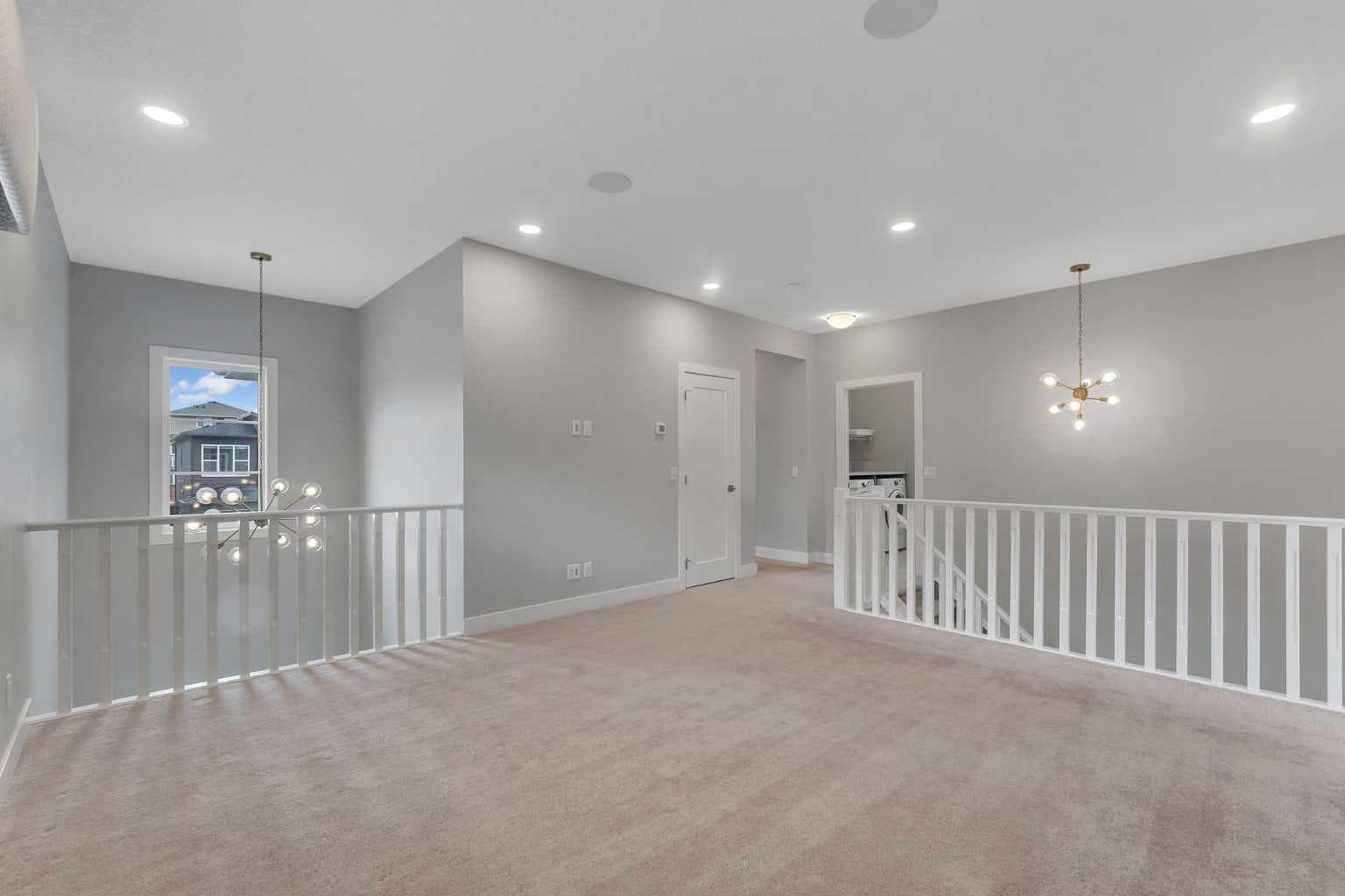 81 Carringvue Manor NW