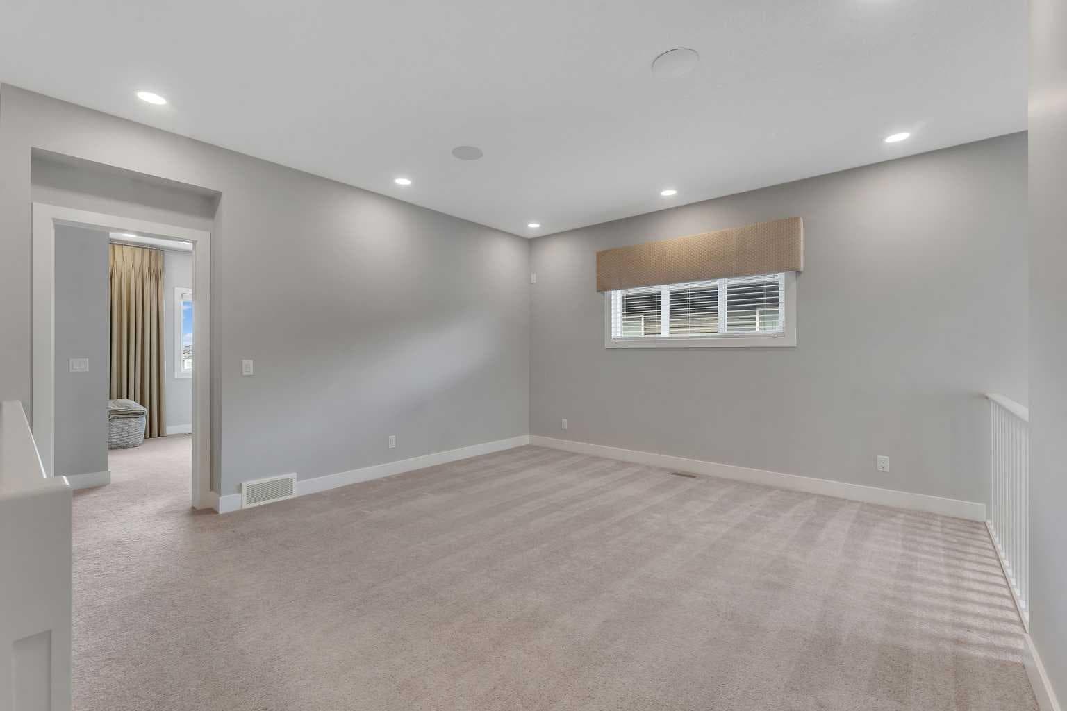 81 Carringvue Manor NW