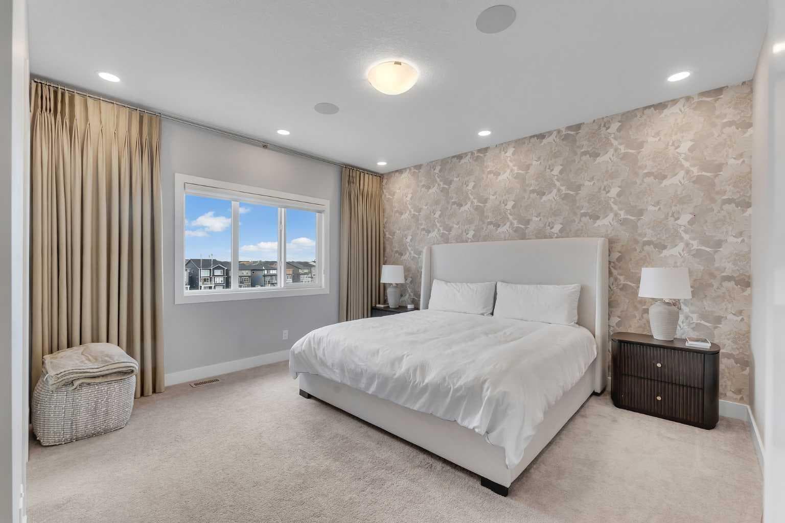 81 Carringvue Manor NW