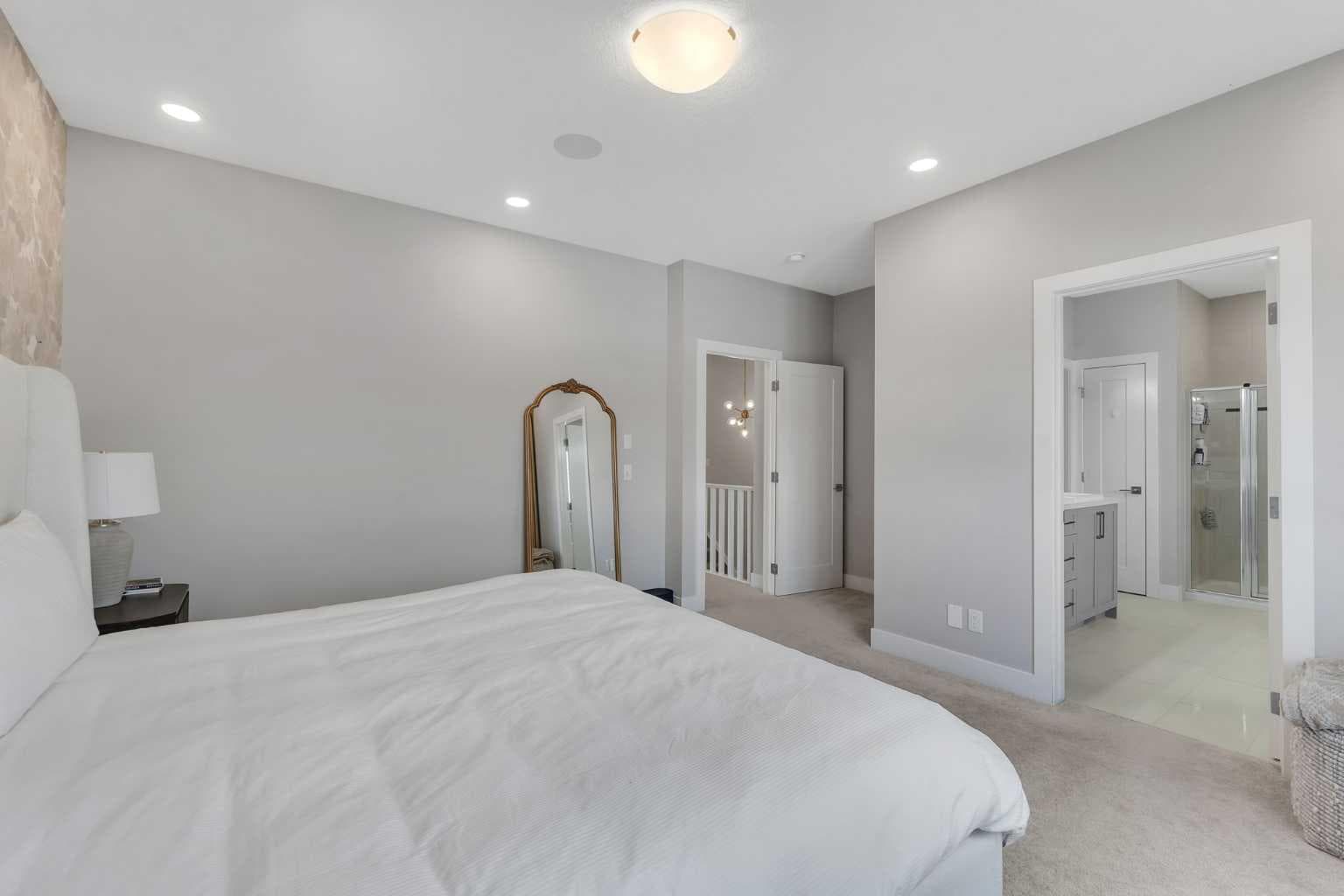81 Carringvue Manor NW