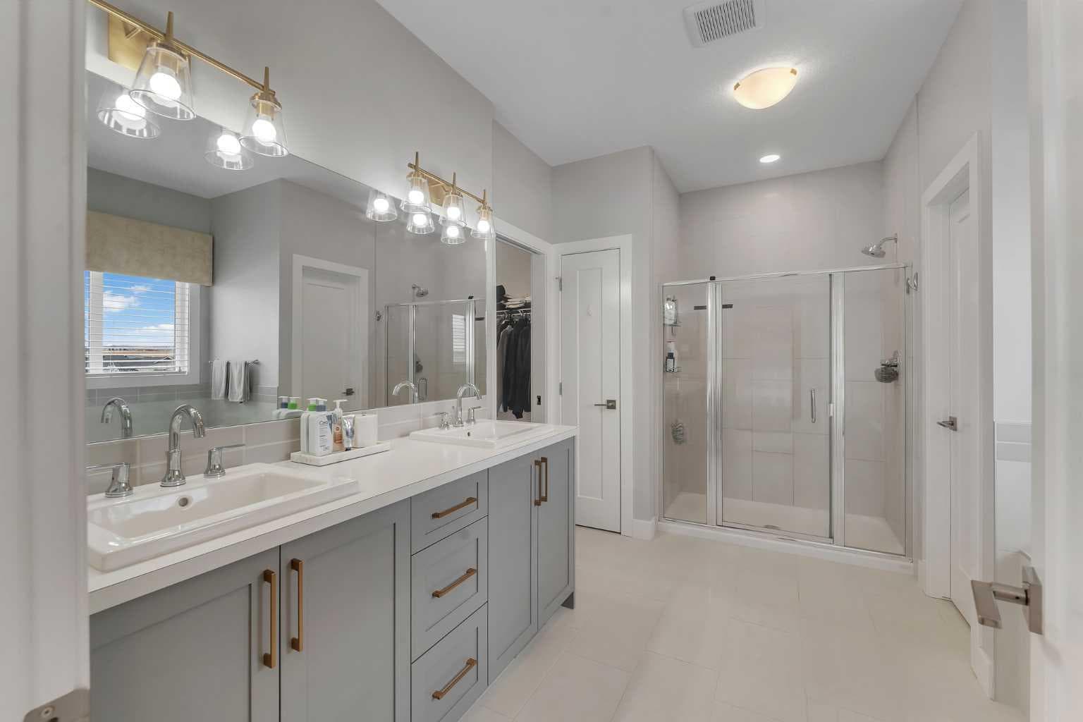 81 Carringvue Manor NW