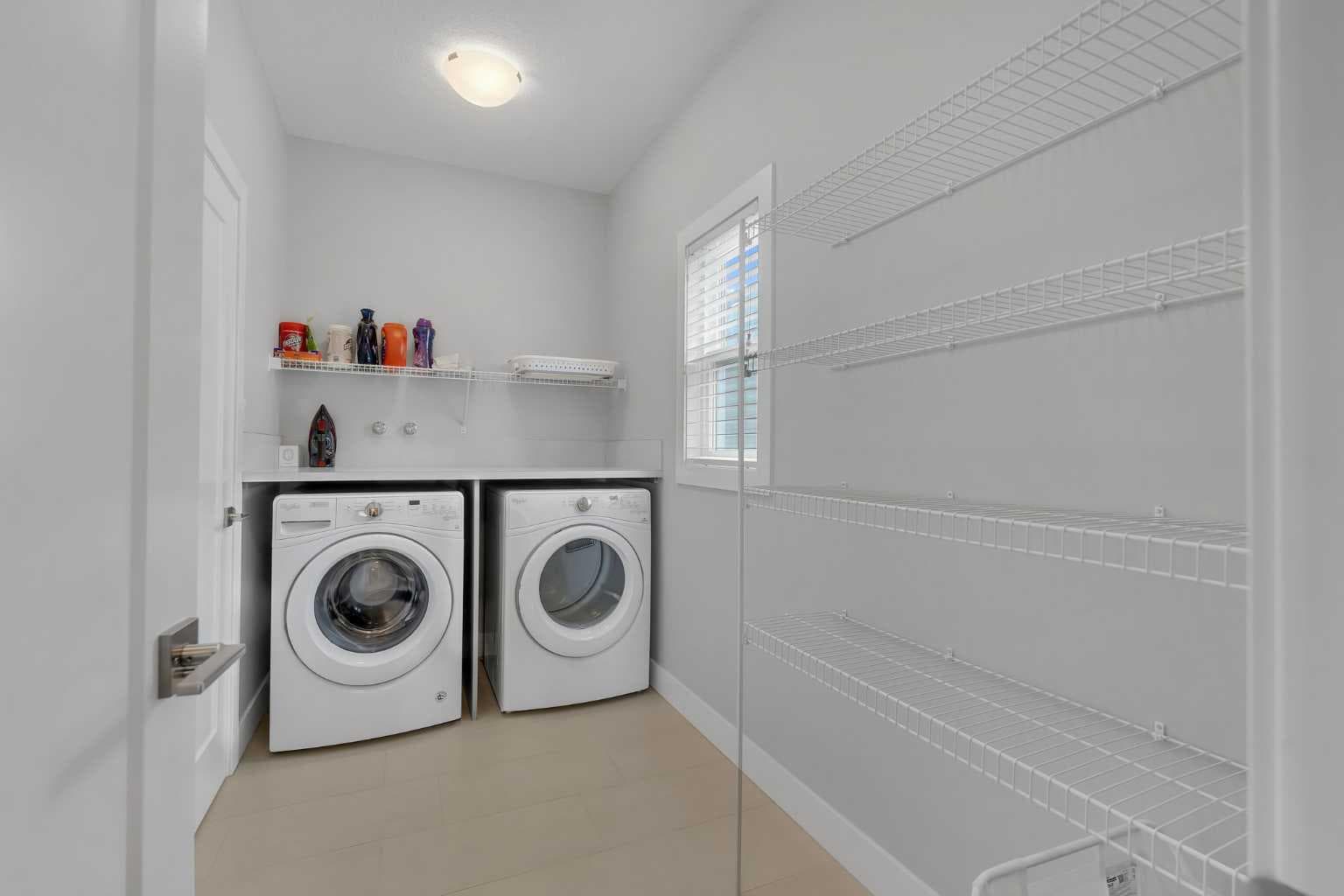81 Carringvue Manor NW
