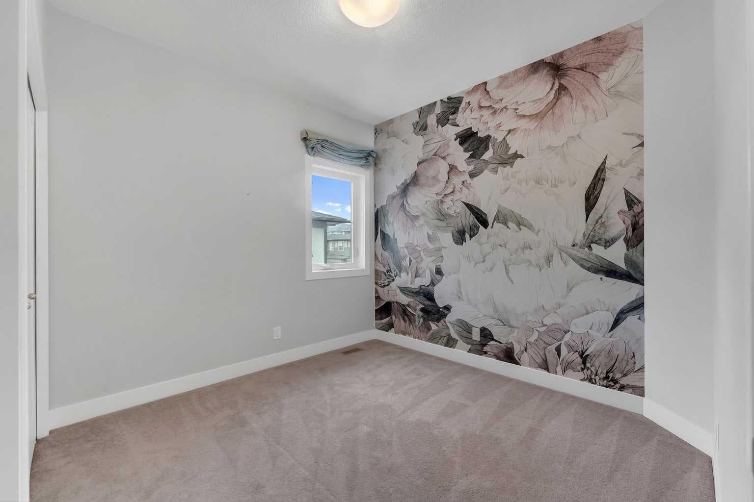 81 Carringvue Manor NW