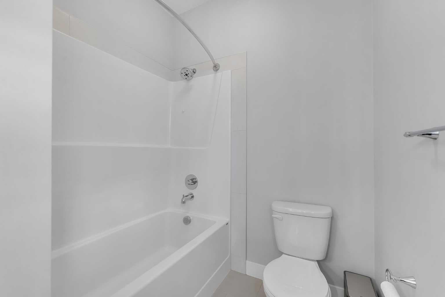 81 Carringvue Manor NW