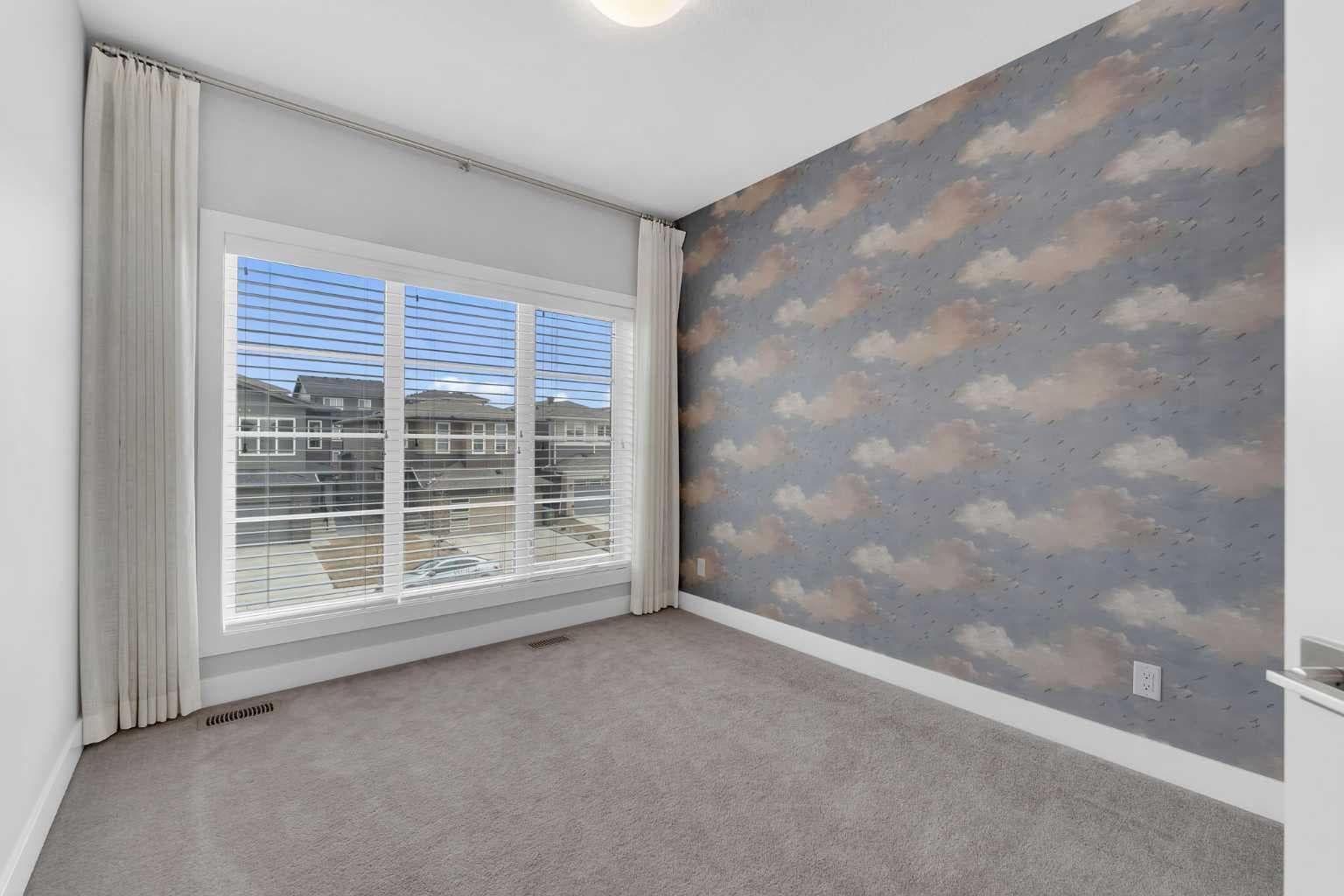81 Carringvue Manor NW