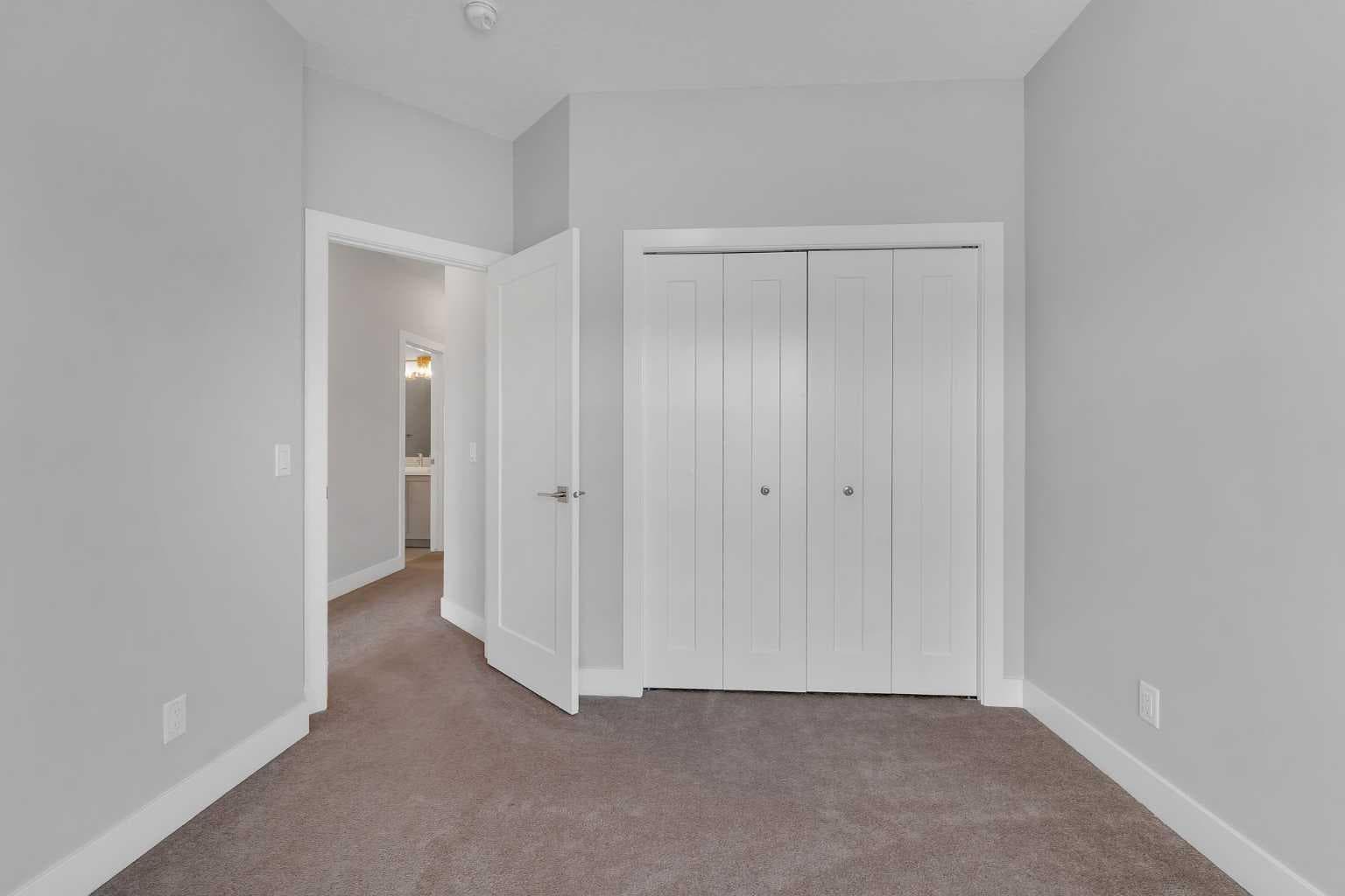 81 Carringvue Manor NW