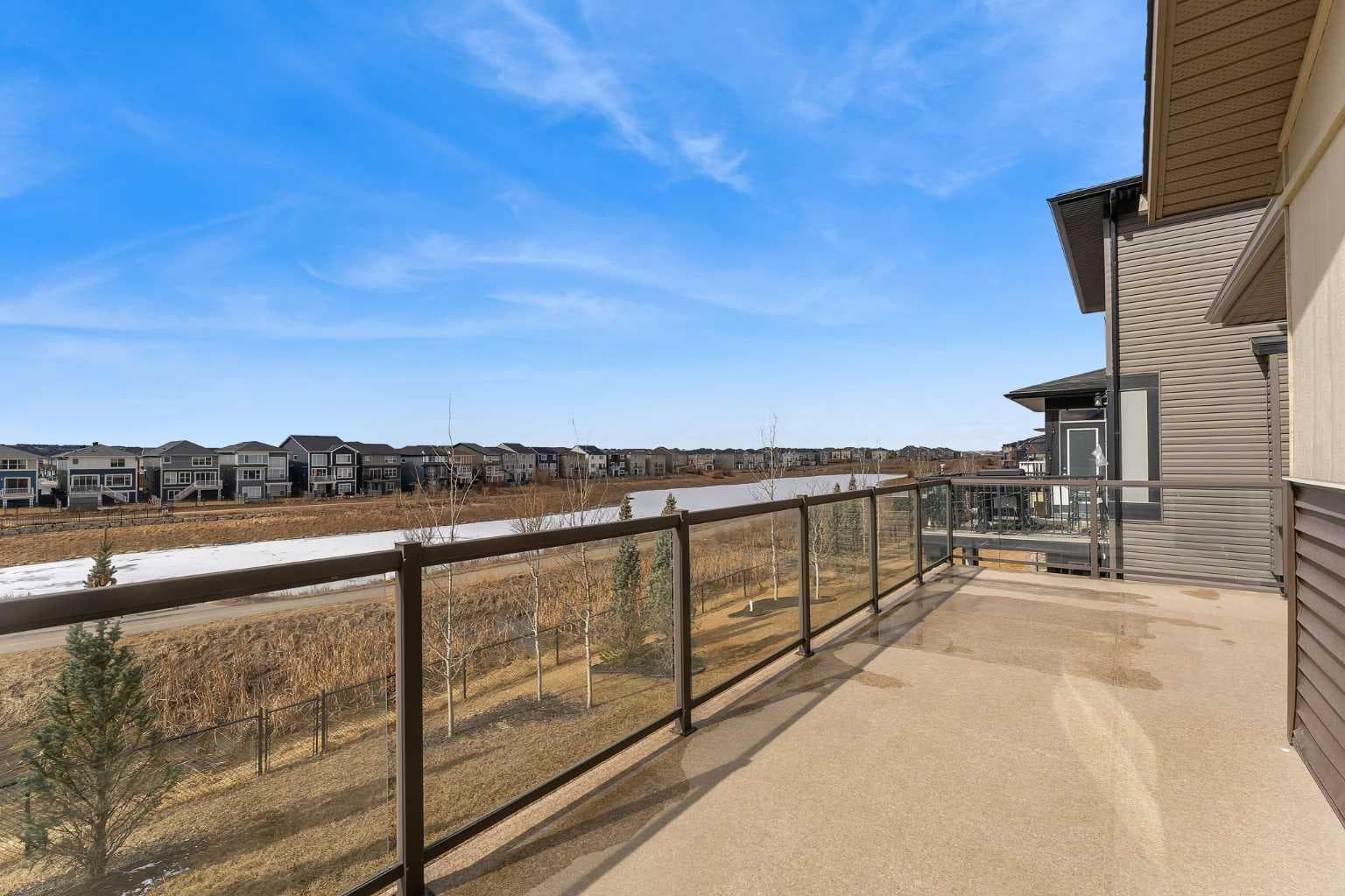 81 Carringvue Manor NW