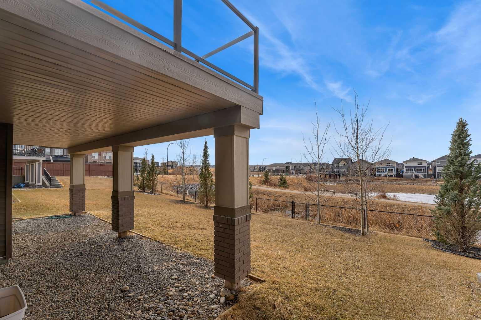 81 Carringvue Manor NW