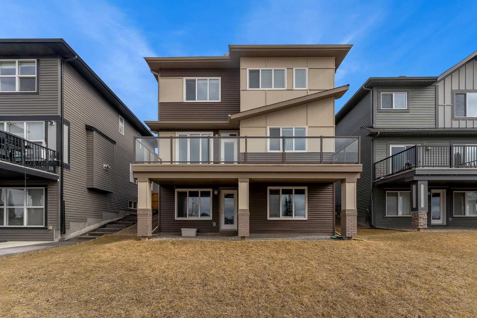 81 Carringvue Manor NW