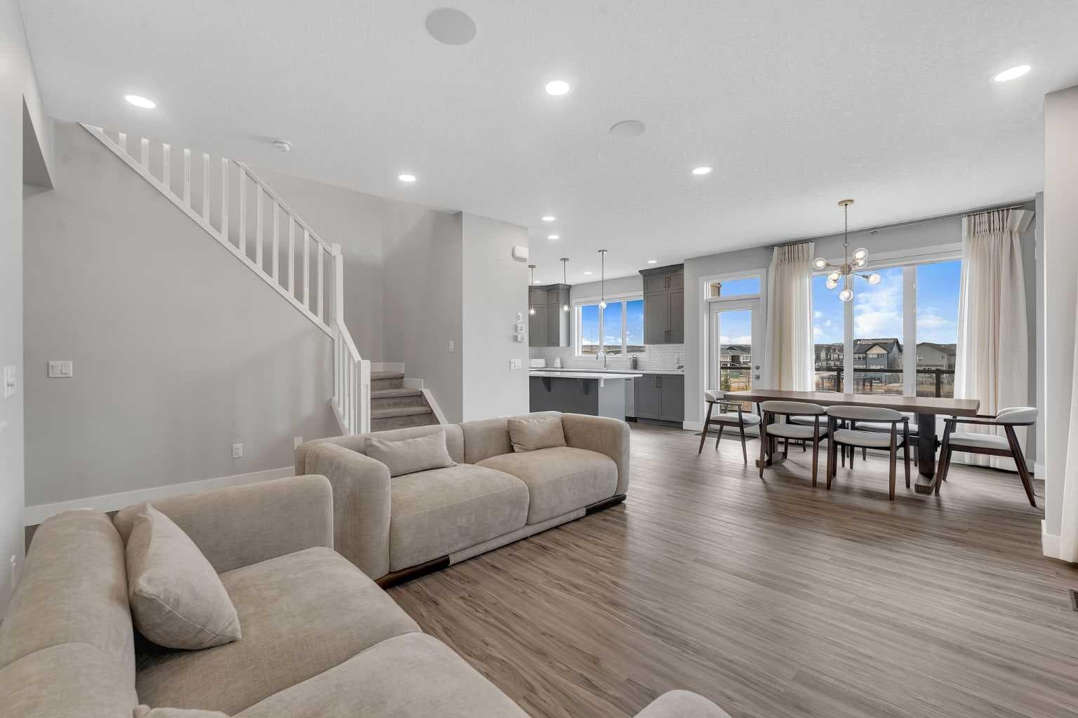 81 Carringvue Manor NW