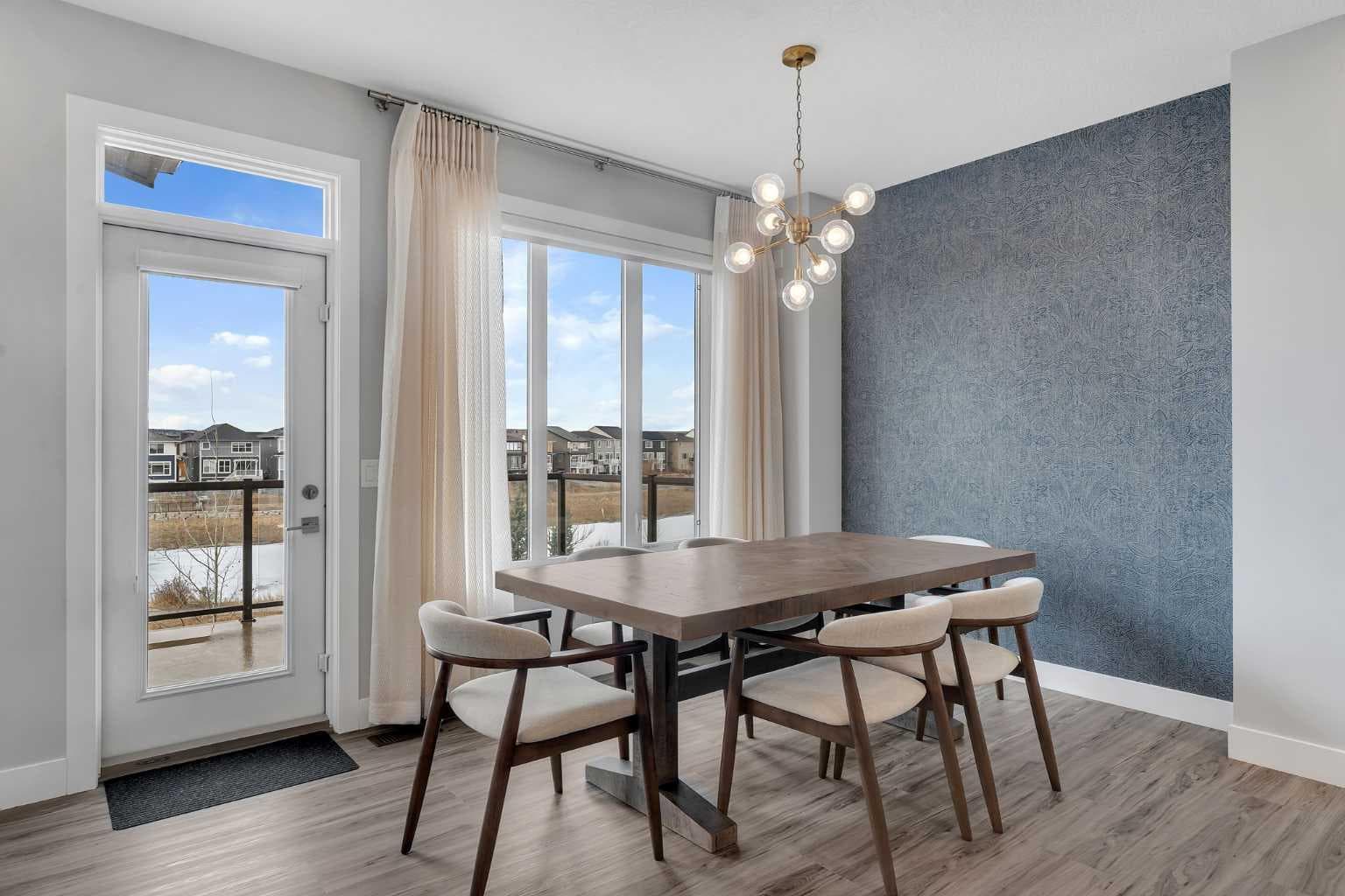 81 Carringvue Manor NW
