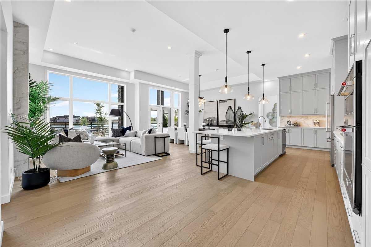 102, 150 Marina Cove SE