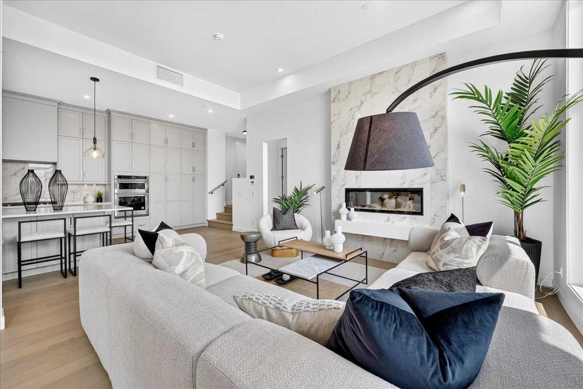 102, 150 Marina Cove SE