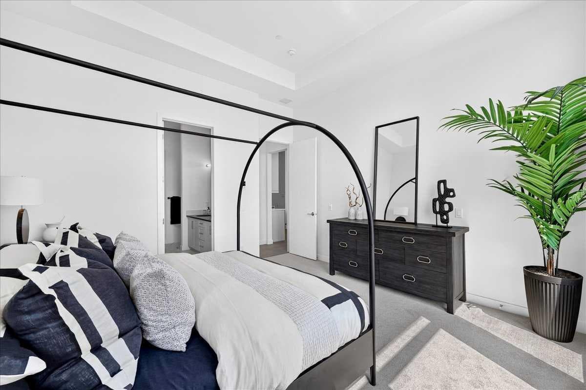 102, 150 Marina Cove SE
