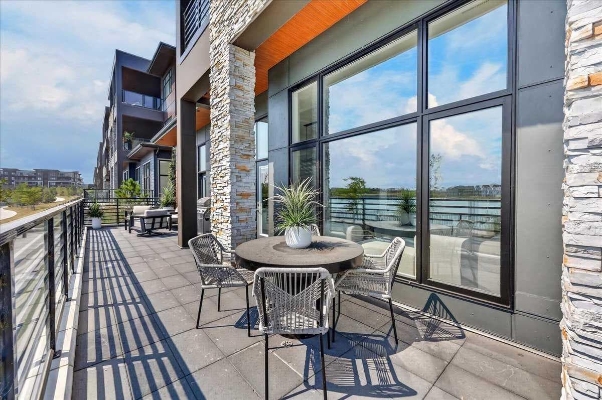 102, 150 Marina Cove SE