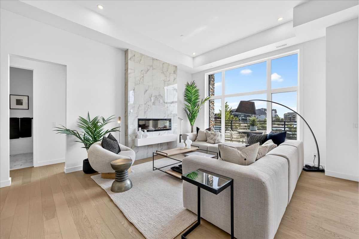 102, 150 Marina Cove SE