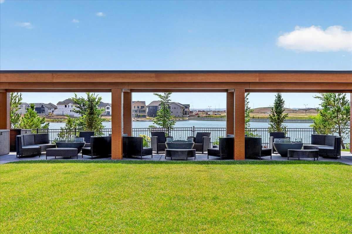 102, 150 Marina Cove SE