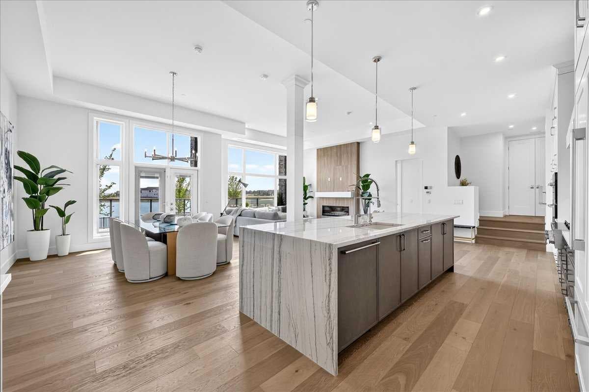 101, 150 Marina Cove SE
