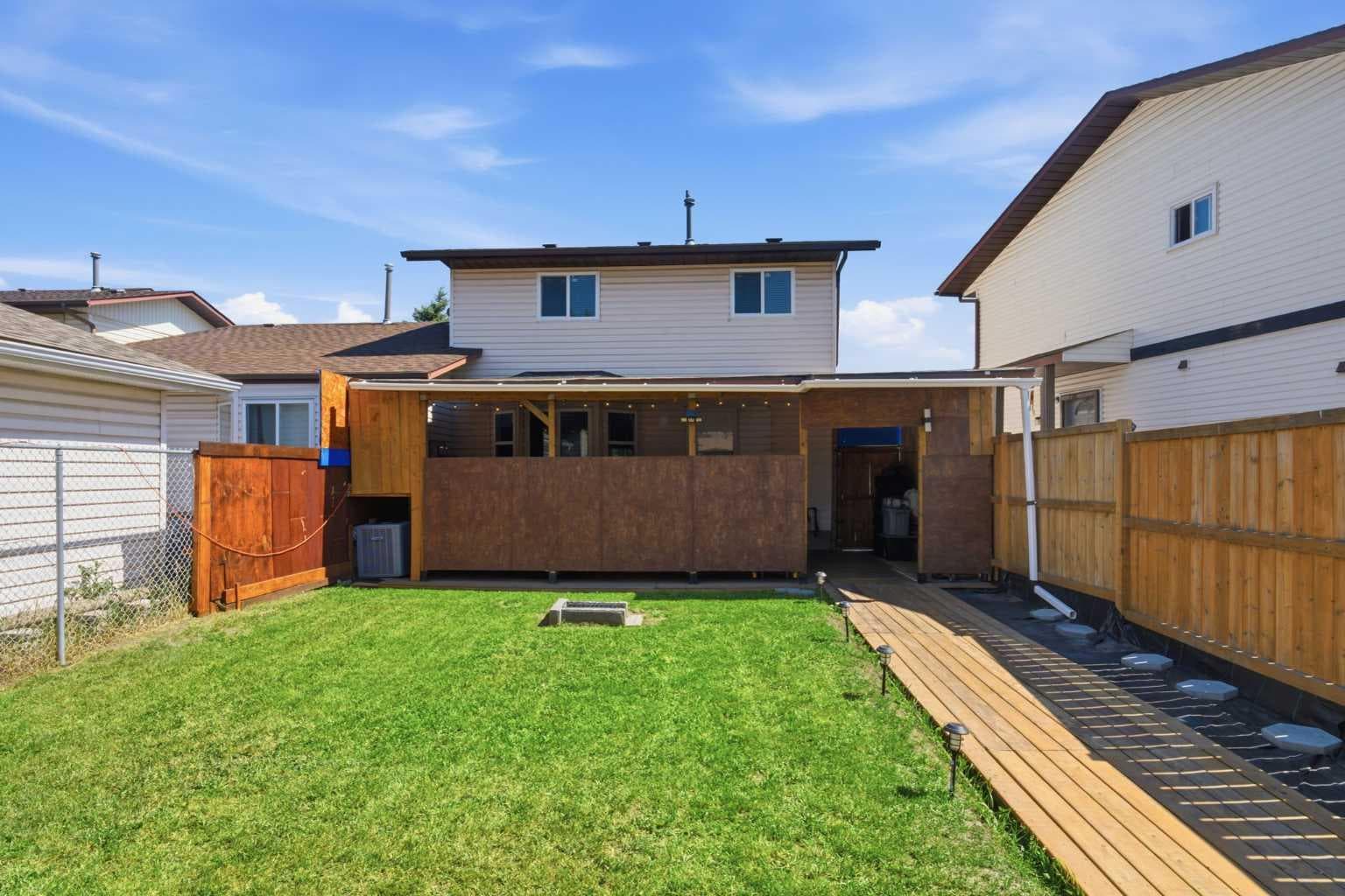 227 Abalone Place NE