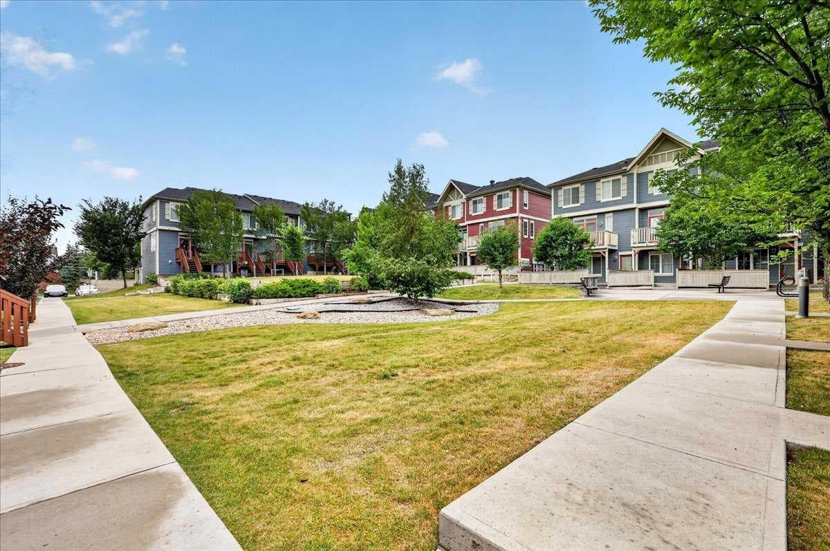 77 Kinlea Way NW