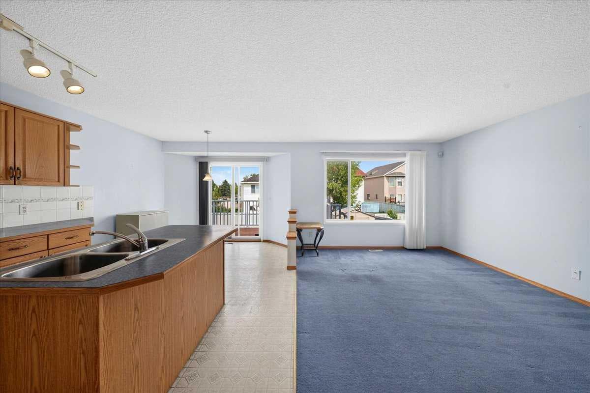 74 Anaheim Gardens NE