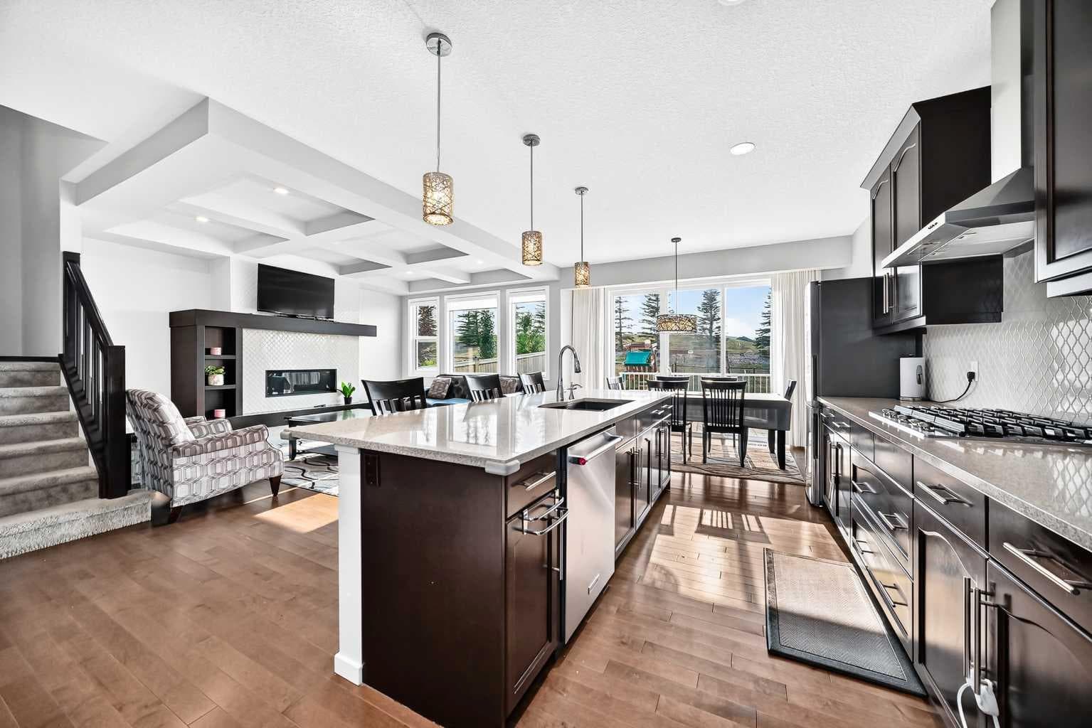 296 Nolancrest Heights NW