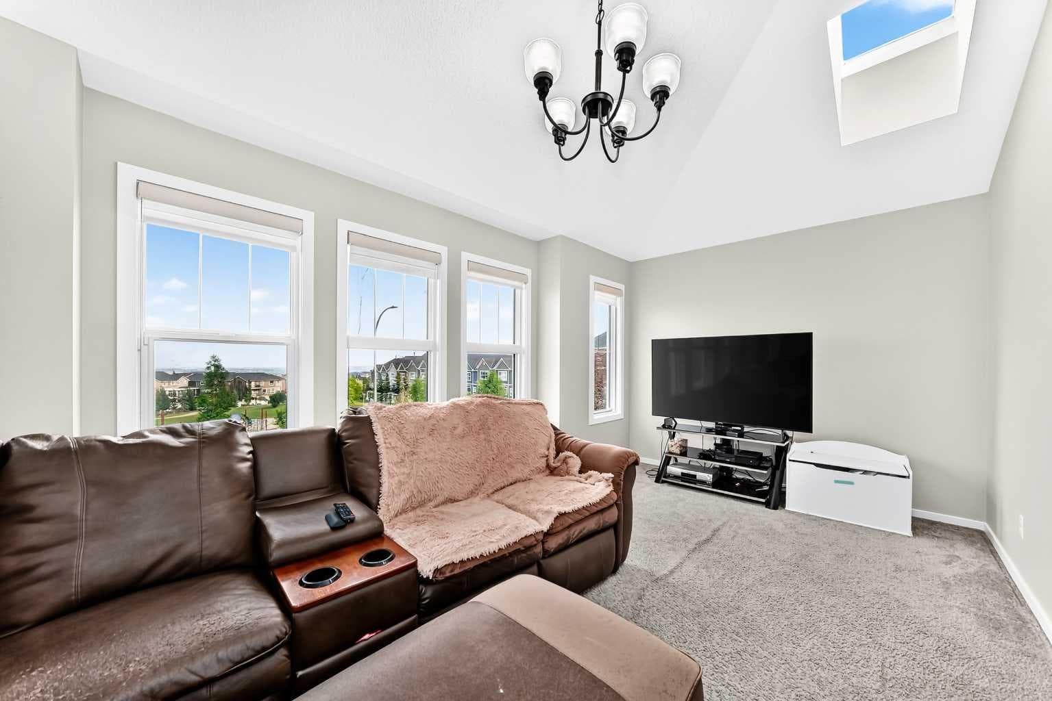 296 Nolancrest Heights NW