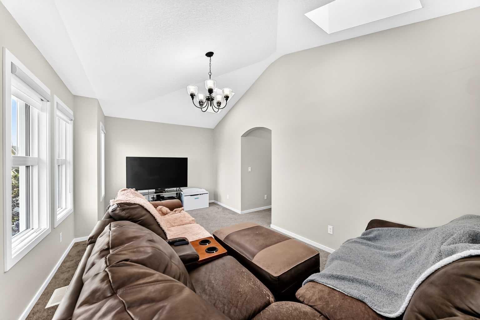 296 Nolancrest Heights NW