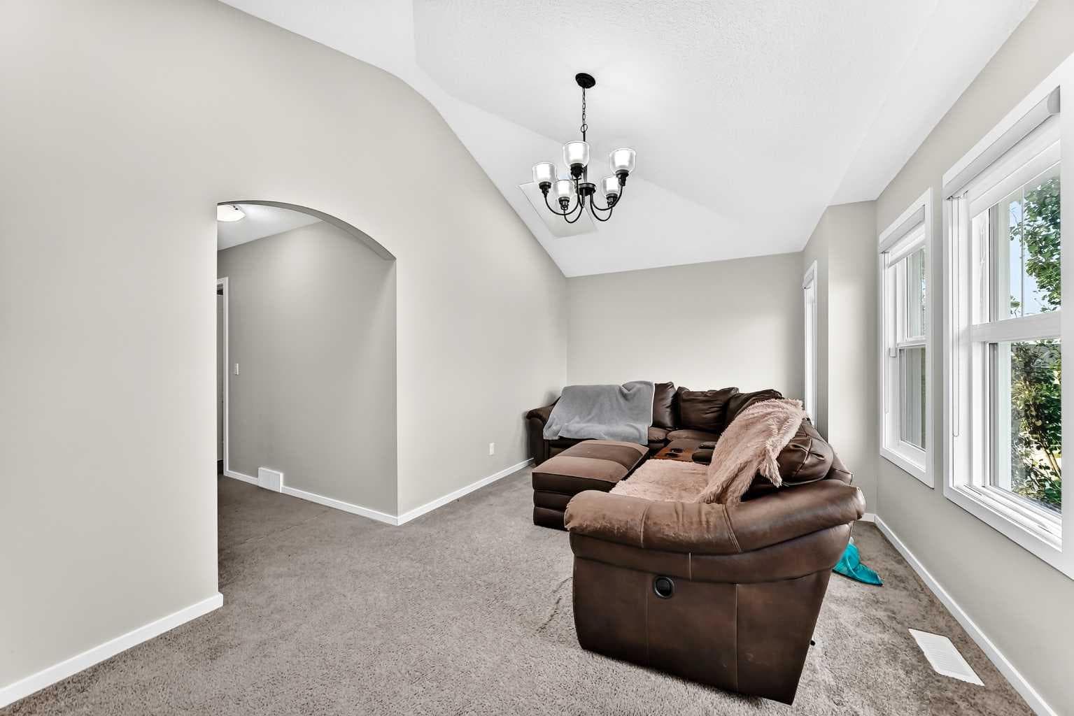 296 Nolancrest Heights NW