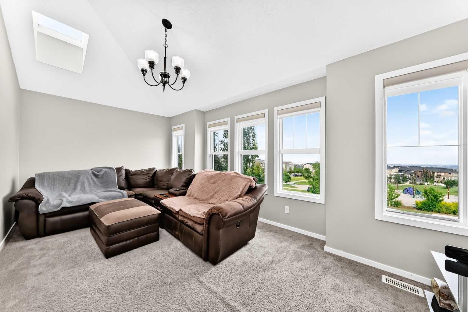 296 Nolancrest Heights NW