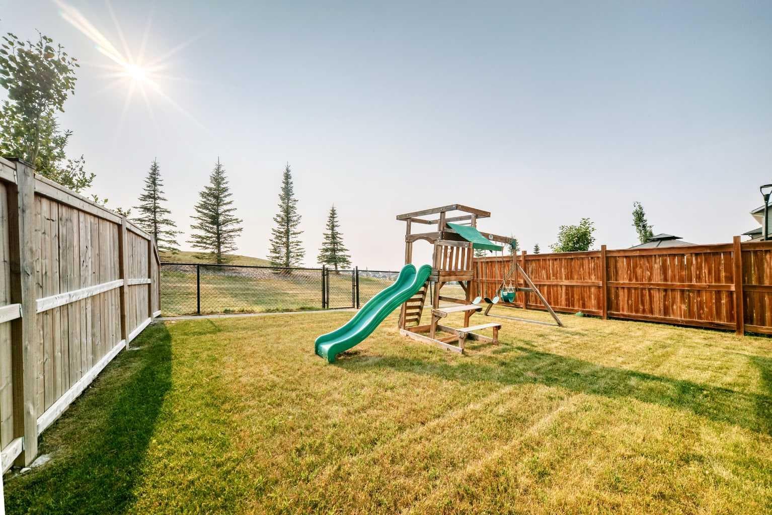 296 Nolancrest Heights NW