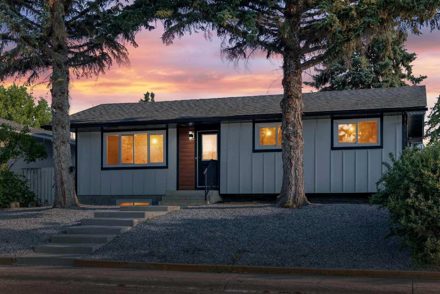 808 Avonlea Place SE