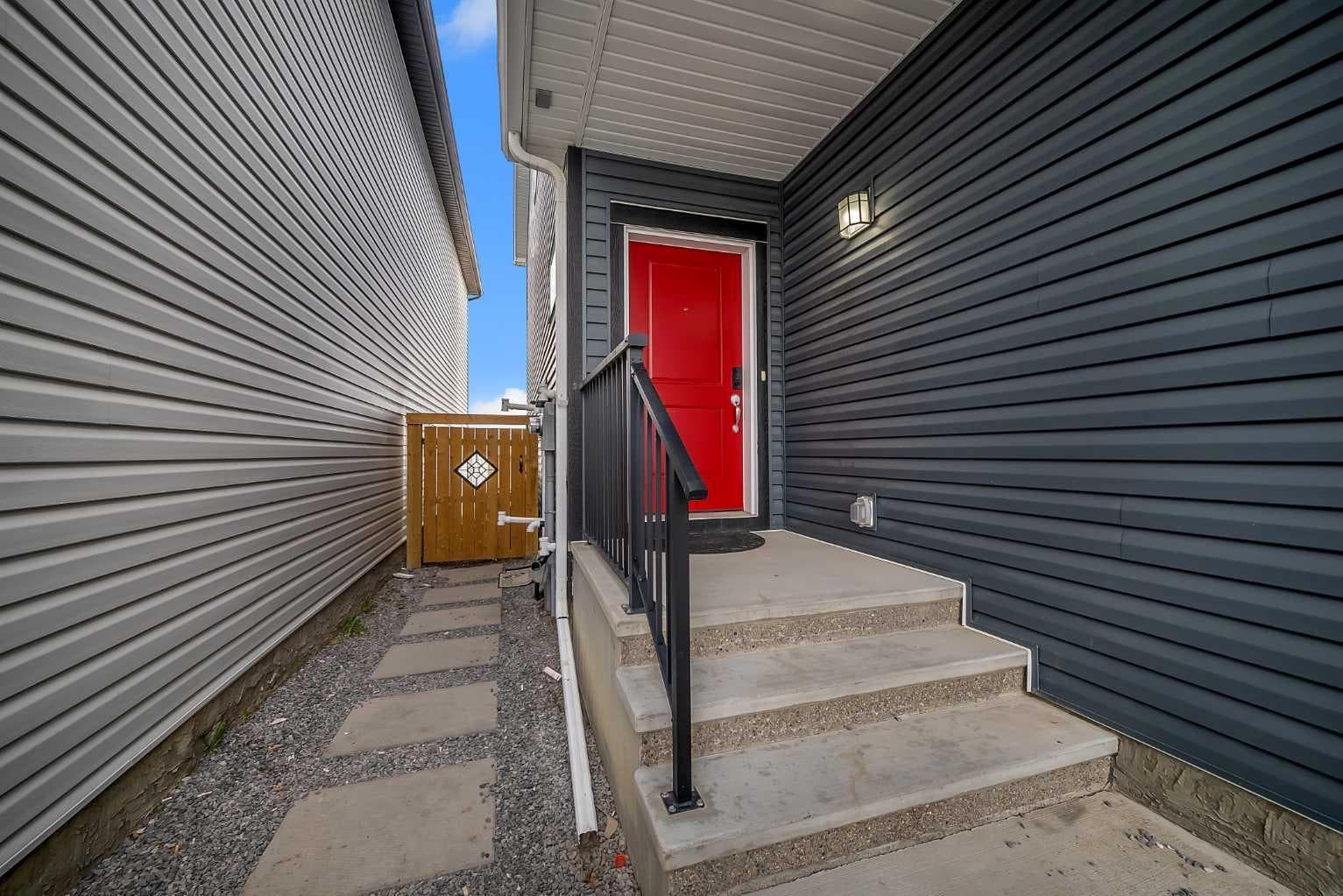 132 Howse Crescent NE