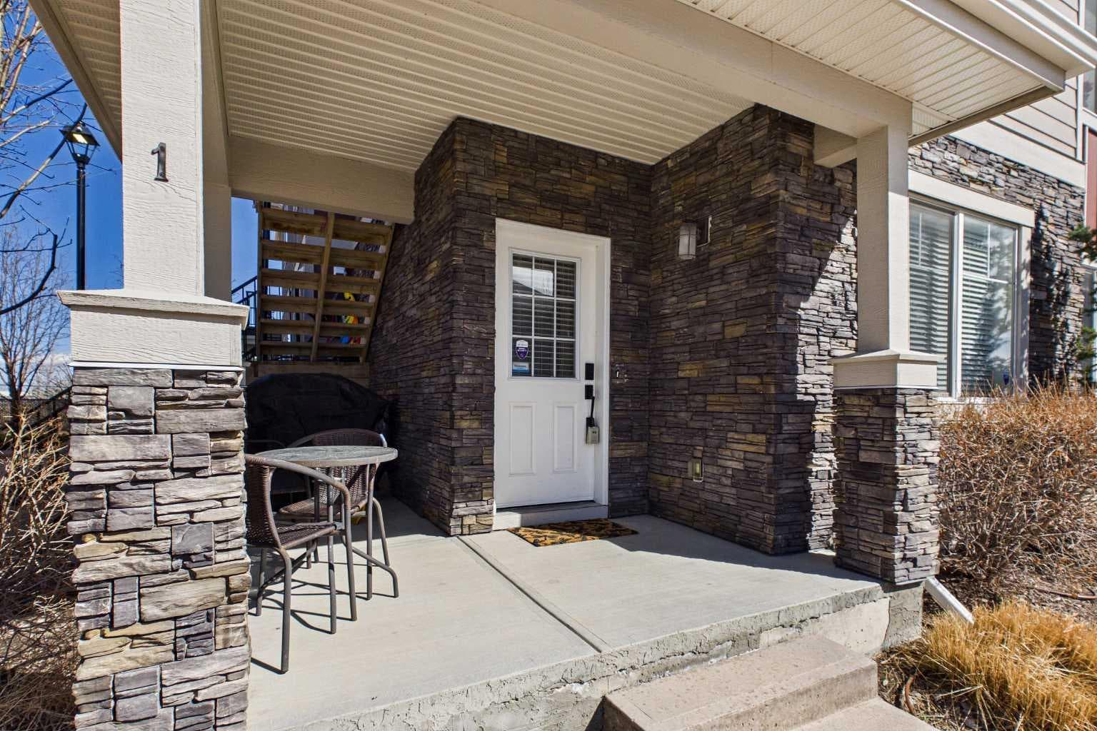 1, 67 West Coach Manor SW