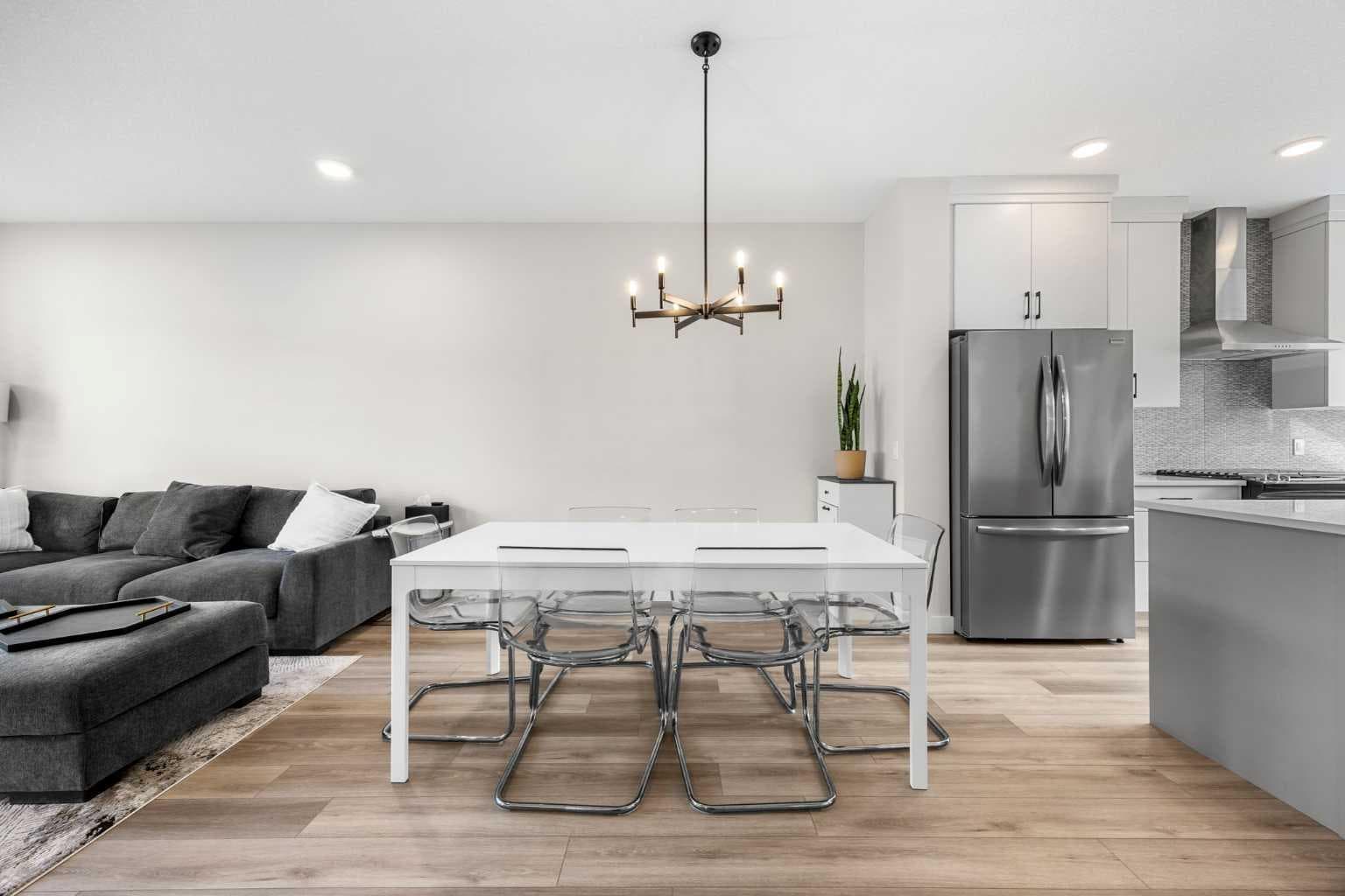 211 Silverton Glen Crescent SW