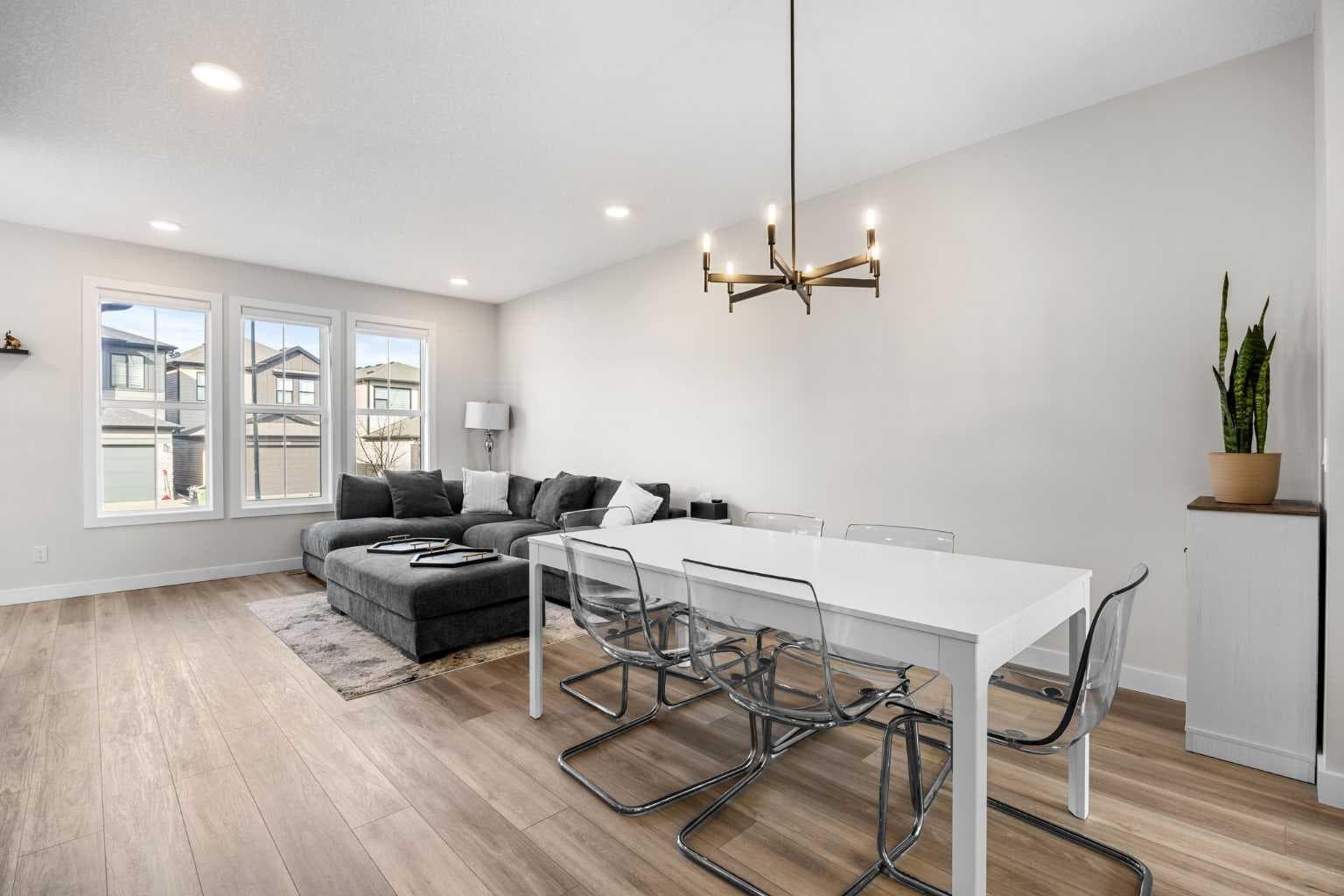 211 Silverton Glen Crescent SW
