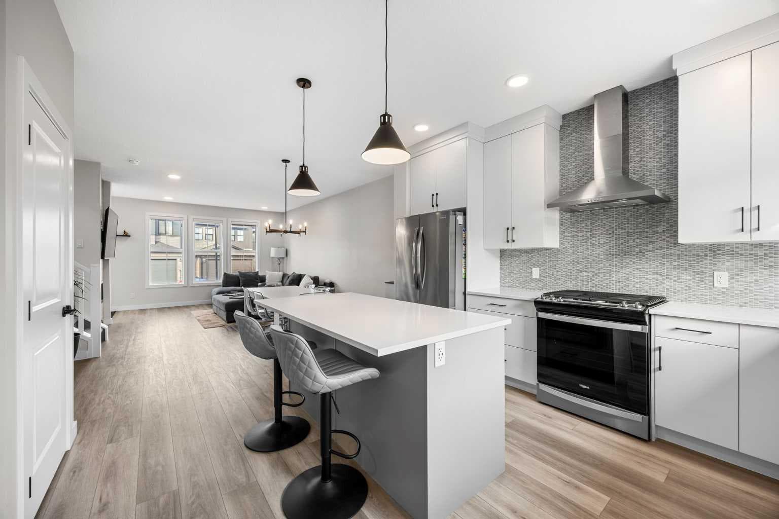 211 Silverton Glen Crescent SW
