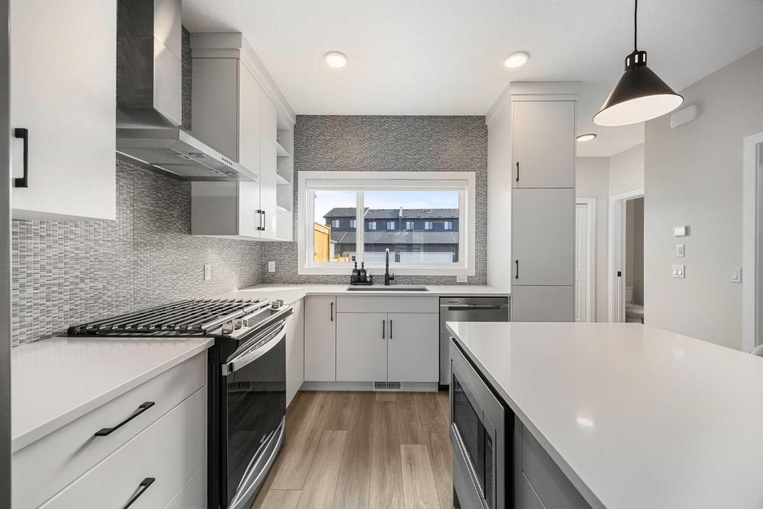 211 Silverton Glen Crescent SW
