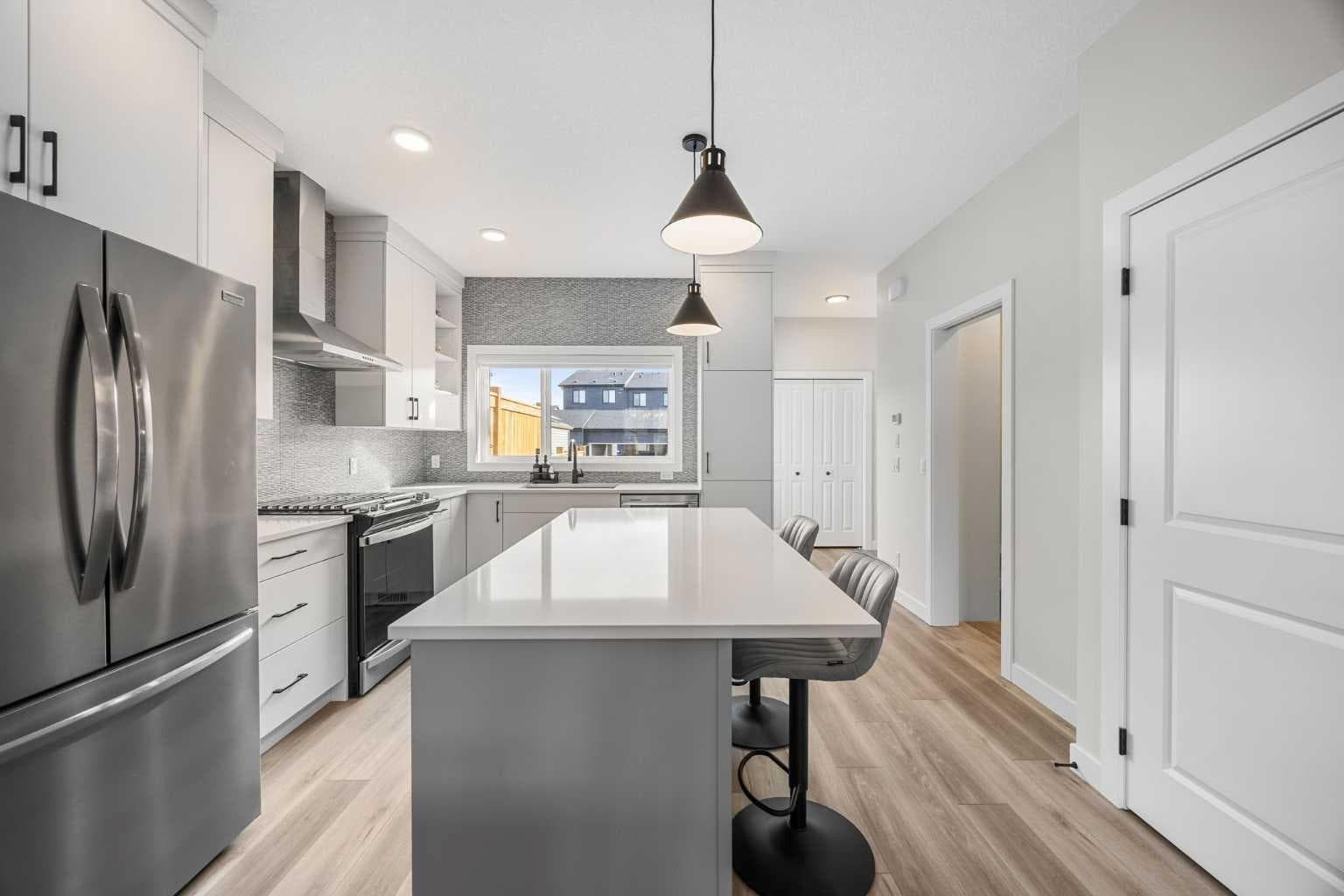 211 Silverton Glen Crescent SW