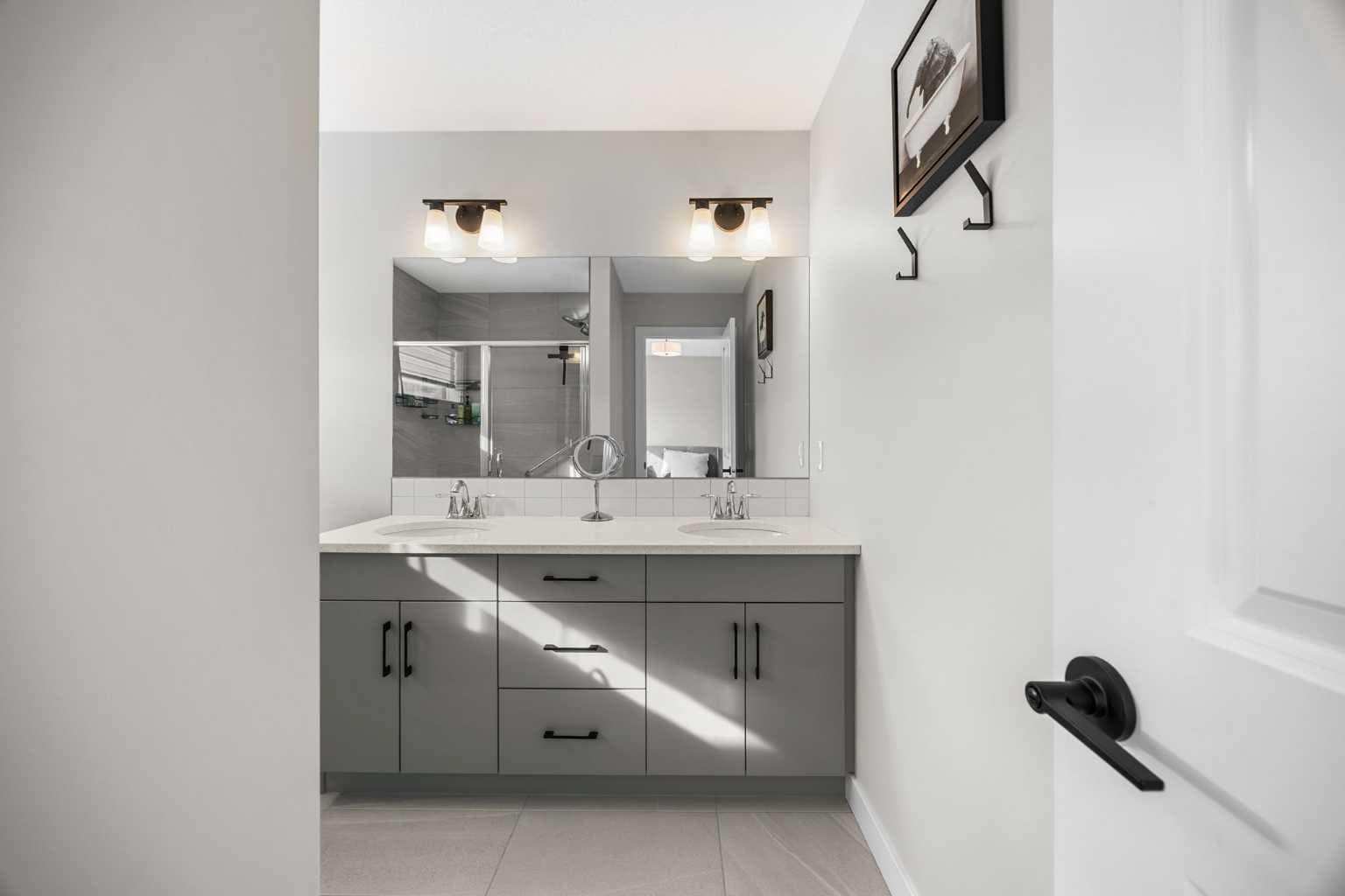 211 Silverton Glen Crescent SW