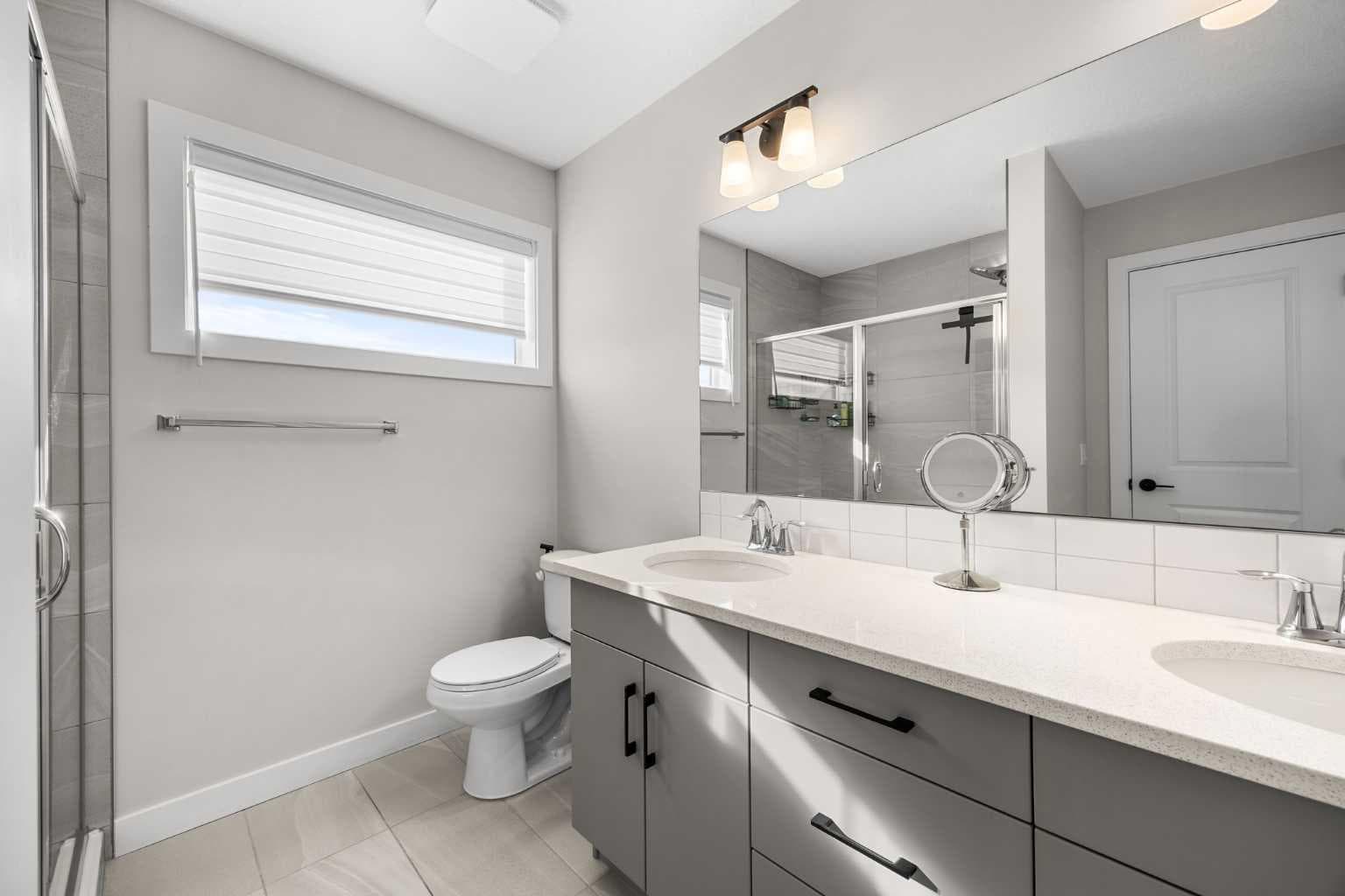 211 Silverton Glen Crescent SW