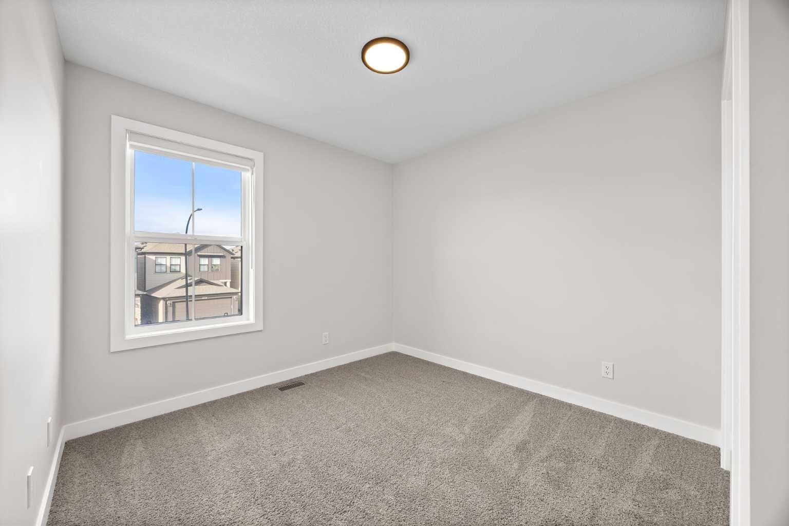 211 Silverton Glen Crescent SW