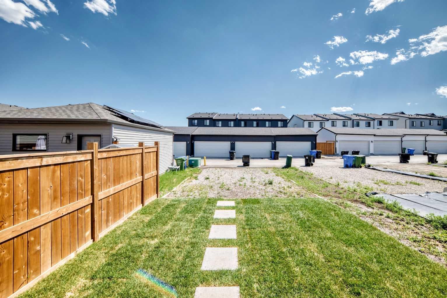 211 Silverton Glen Crescent SW